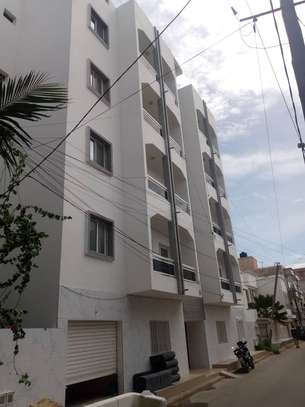 Appartement F4 à louer à la cité Djily Mbaye image 1