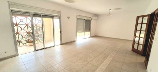 Cité Africa Grand F4 avec Vue sur mer- proche Corniche image 3
