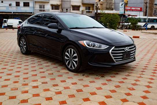 Hyundai Elantra image 2