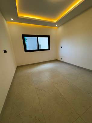 APPARTEMENT F4 À POINT E image 4