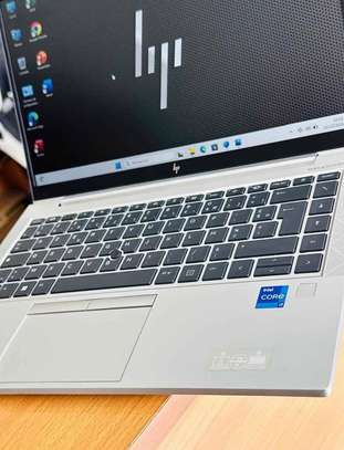 Hp EliteBook 840 G8 image 6
