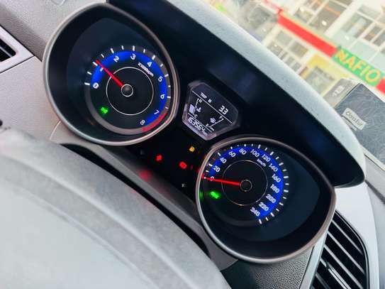 Hyundai Elantra 2015 image 3