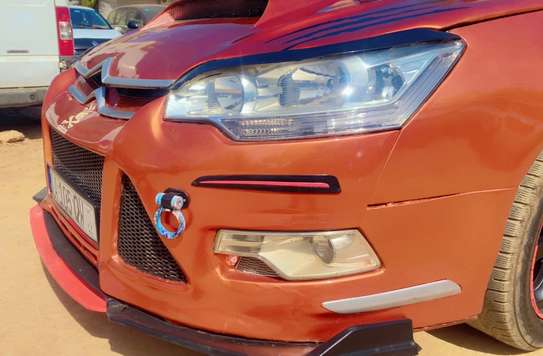 Berline sport orange métallisé jantes noires liseré rouge image 6