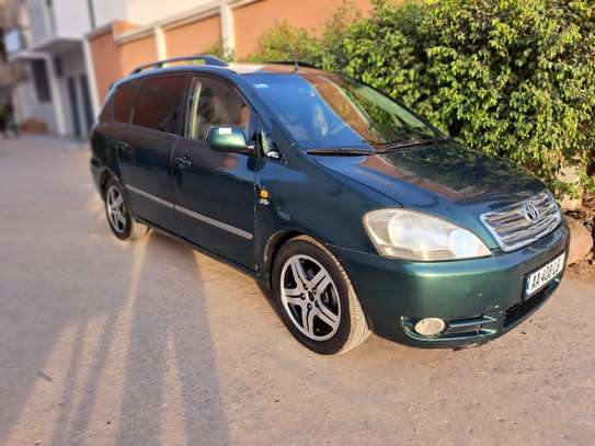 Toyota avensis verso 7 places image 6