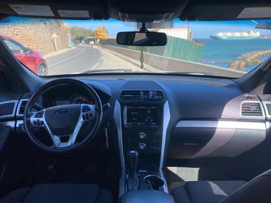 Ford Explorer XLT --7 places --4WD image 2
