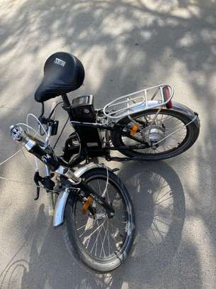 VELO A ASSISTANCE ELECTRIQUE PLIABLE image 2