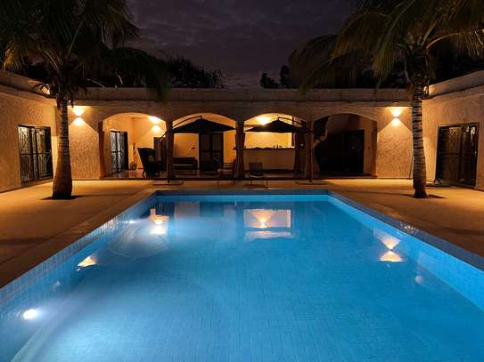 À VENDRE: Villa de 300m2 carré à Nguérigne image 5