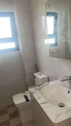 Appartement moderne lumineux avec cuisine équipée image 2