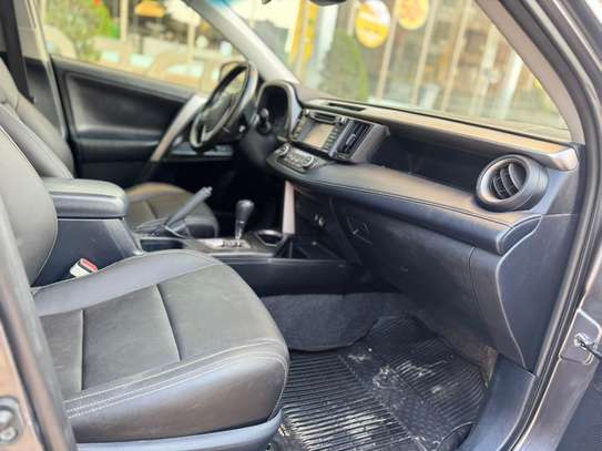 Toyota RAV4 2017 image 7