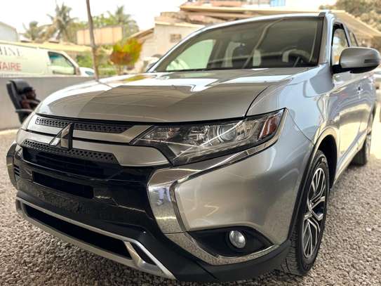 Mitsubishi Outlander image 1