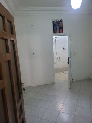 Trois chambres à louer par mois image 9