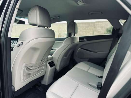 HYUNDAI TUCSON LIMITED AWD image 5