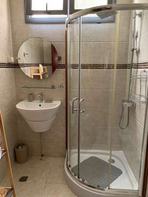 Bel appart 3 ch Salon meublé climatisé a Ngor Almadies image 7