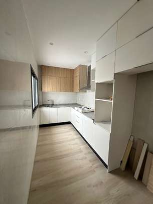 Appartement 3 pièces lumineux carrelage moderne image 3