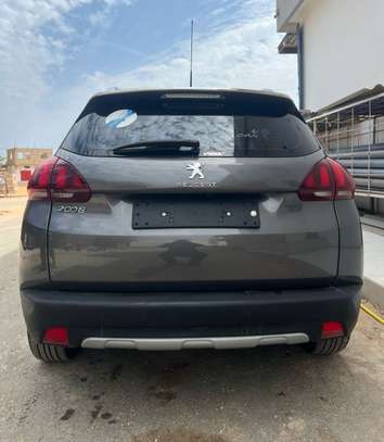 Peugeot 2008 image 2