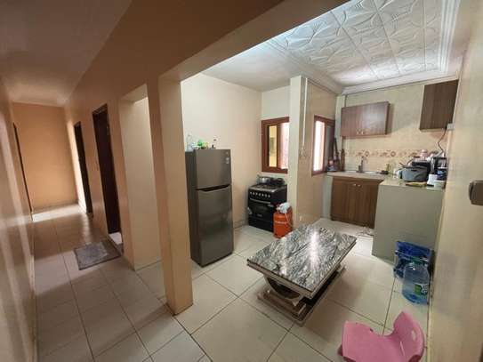 Villa moderne spacieuse 3 niveaux avec garage double image 5