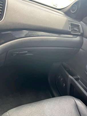 Honda Pilot SUV blanc spacieux fenêtres teintées image 3