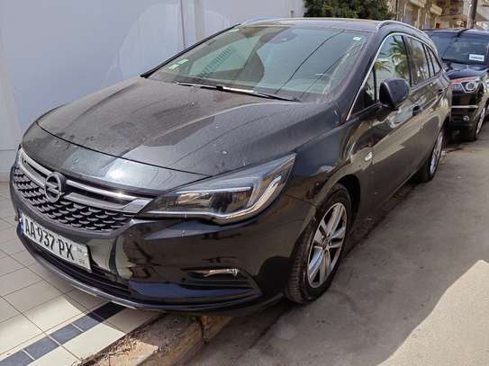 Opel Astra K Sports Tourer 1.6 CDTI 136HP Dynamic image 2