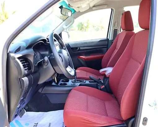 TOYOTA HILUX 2022 image 4