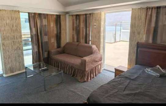 Sacré cœur bel mini studio meublé à louer image 7