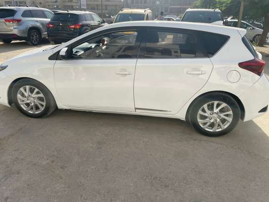 Yoyota auris 2016 image 4