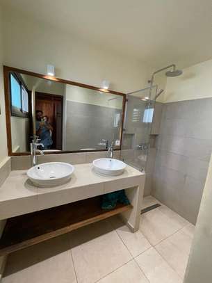 Villa contemporaine à louer Almadies image 6