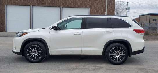 TOYOTA HYLANDER 7 places full options image 4