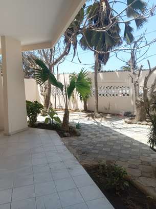 Villa R+1 de 4 chambres salon à NGOR image 5