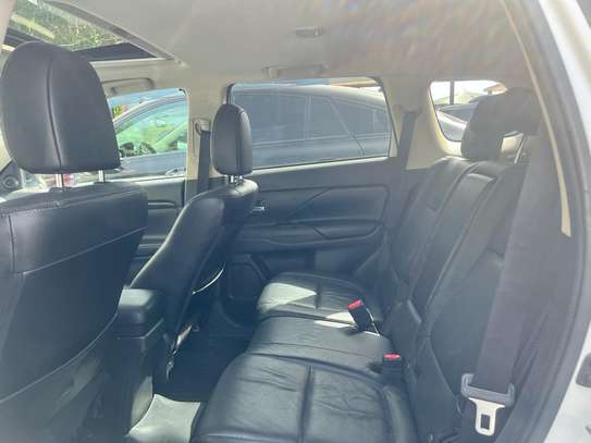 MITSUBISHI OUTLANDER 2018 image 11