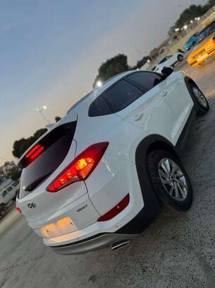 HYUNDAI TUCSON image 6