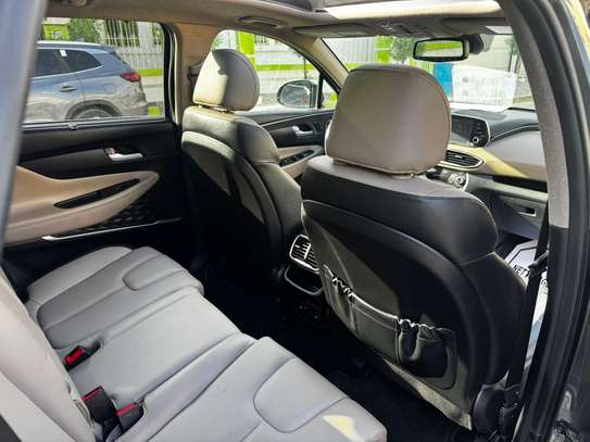Hyundai Santa fe 2029 image 3