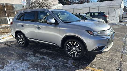 Mitsubishi Outlander image 3