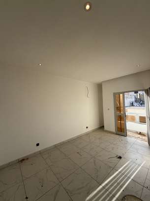 F4 À LOUER image 3
