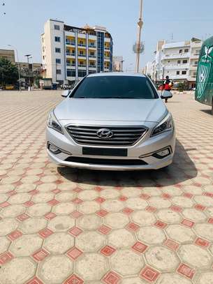 Hyundai sonata image 2