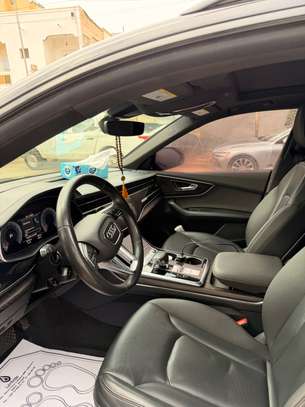 Audi Q8 2019 image 8