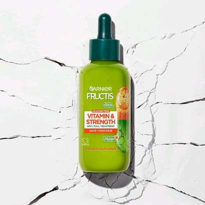 Serum anti-chute sans silicone Garnier pour cheveux fragiles image 1
