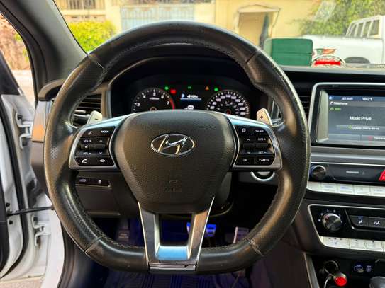 Hyundai sonata sport image 2