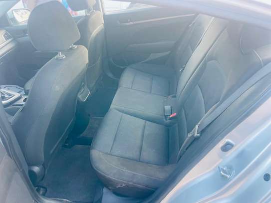 HYUNDAI ELANTRA 2017 image 8