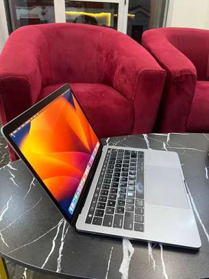 MacBook Pro 2017 corei7 TB image 4