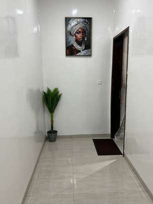 studio meublé neuf-Ouakam Mamelle cité Cheikh Amar 1er étage image 3