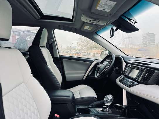 Toyota rav4 xle 2018 image 10