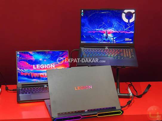 Lenovo Legion 7i RTX 5090 image 1