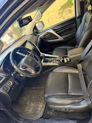 mitsubishi pajero sport image 7