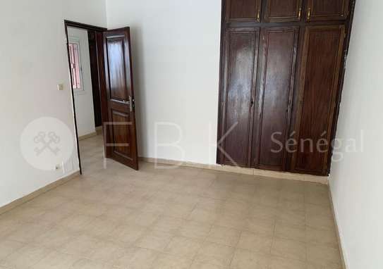 Superbe Villa R+1 avec Piscine et Jardin aux Almadies image 14