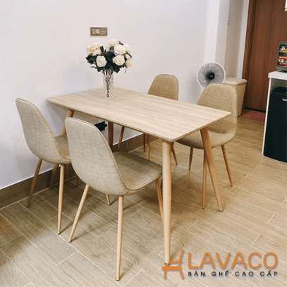 Table à Manger Style Scandinave 4 Personnes en Bois image 1