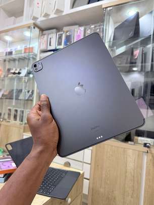 Ipad Pro 13" M4 512Go Wi-Fi + Cellulaire & Magic Keyboard image 6