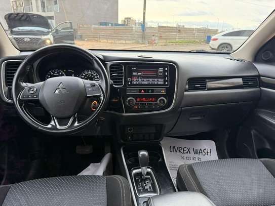 Mitsubishi outlander se image 4