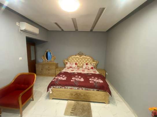 Chambre sdb avec spot lumineux meublee image 1