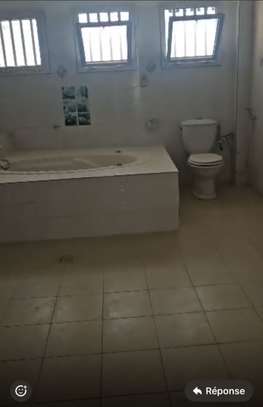 Villa spacieuse de 12 pièces sur la vdn pour bureau image 2
