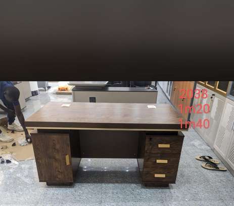 Bureau bois massif avec tiroirs image 1